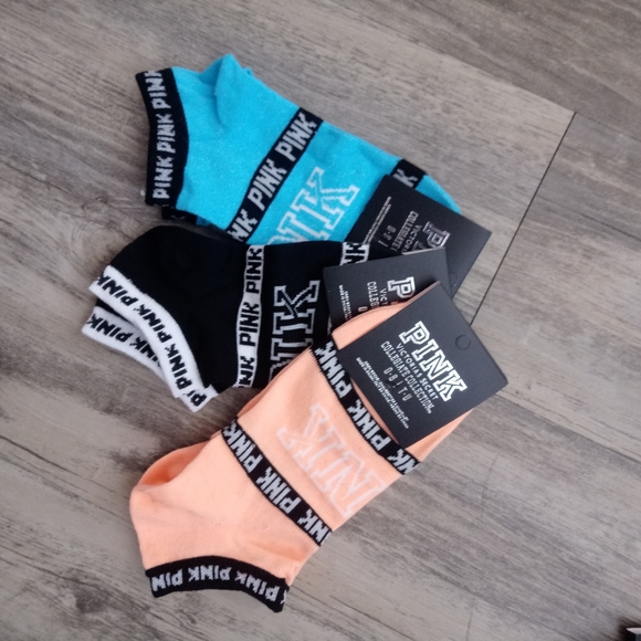 🎄Victoria's Secret socks 9 pair 35.00🎁 - Picture 3 of 8